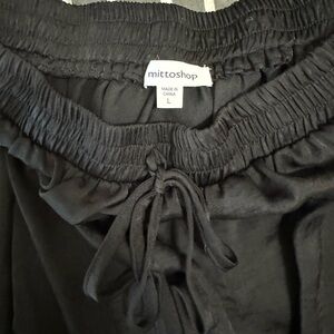 Black flowy skirt, stretchy waist